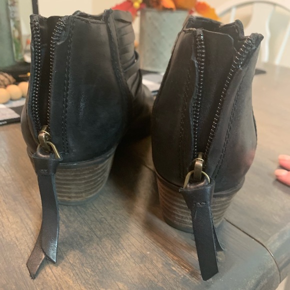 Clark’s black fall booties - Picture 3 of 5